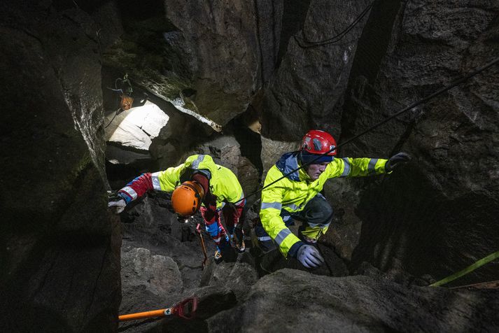 Leit var hætt þar sem ekki þótti forsvaranlegt að leggja björgunarmenn í hættu.