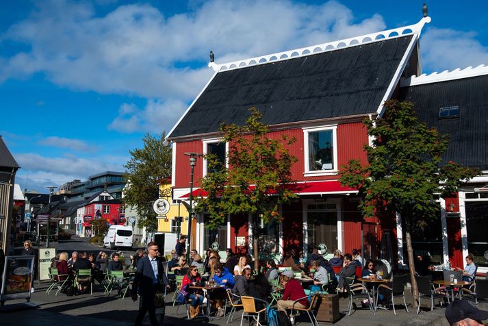 Eflaust einhverjir sem fagna tíðindum um að til skoðunar sé að lengja opnunartíma veitinga- og skemmtistaða.