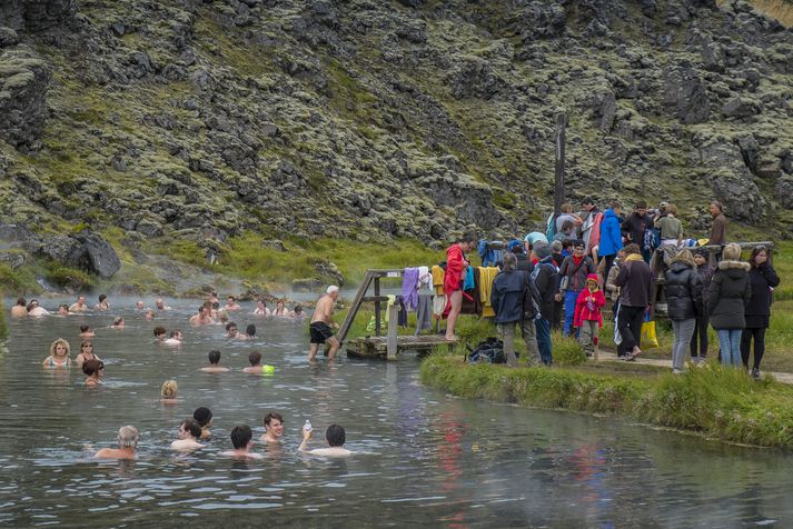 Umhverfisstofnun bendir gestum laugarinnar á að enn eru líkur á að gestir geti orðið varir við sundmannakláða.