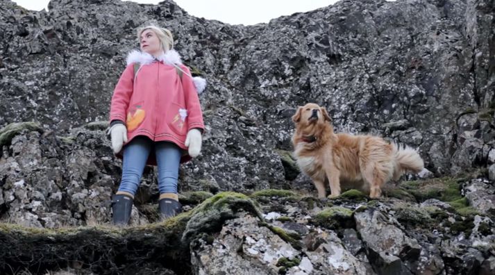 Hugmyndin að myndbandinu er byggð á sögu um konu sem þurfti að leggja í langferð til að komast á dansleik með jafnöldrum sínum.