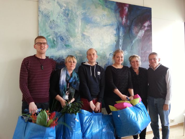 Fulltrúar gefenda með starfsfólki deildar 33C og velunnurum hennar.