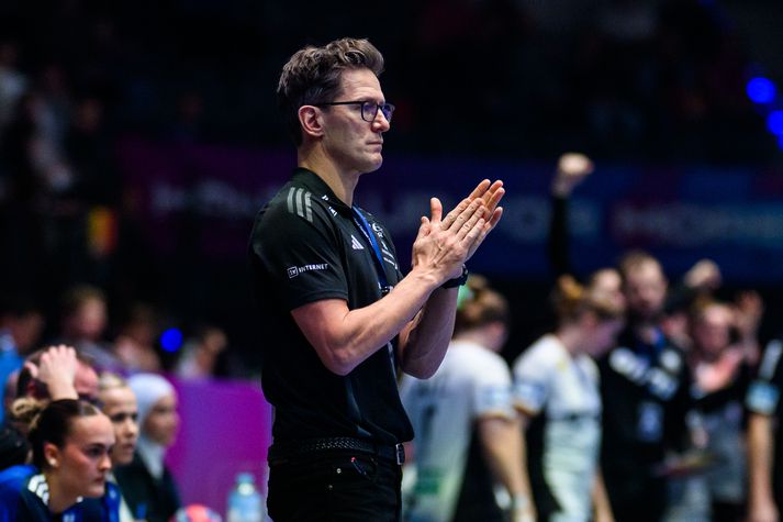 Germany v Iceland - 27th IHF Women's Handball World Championship STUTTGART, GERMANY - NOVEMBER 26: Coach Arnar Pétursson of Iceland reacts during the 27th IHF Women's Handball World Championship match between Germany and Iceland at Porsche-Arena on November 26, 2025 in Stuttgart, Germany. (Photo by Tom Weller/Getty Images)