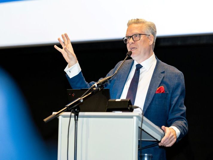 Lars Christensen hagfræðingur segir stjórnvöld, fyrirtæki og verkalýðsfélög á Íslandi þurfa að ná betri samstöðu í baráttunni við verðbólgu.