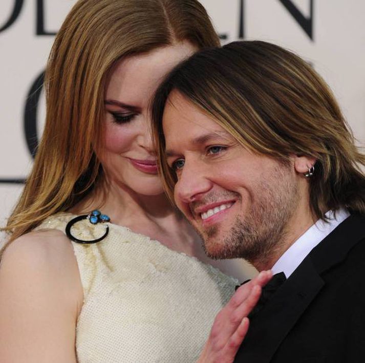 Þessi mynd var tekin af hjónunum á Golden Globe verðlaununum í gærkvöldi en það var fyrst í dag sem þau greindu frá tilvist litlu stúlkunnar.