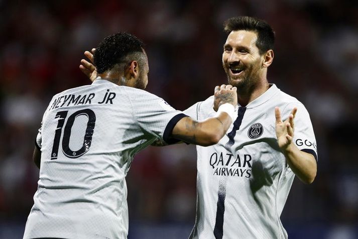 Lionel Messi og Neymar fagna öðru markanna sem Messi skoraði fyrir Paris Saint-Germain um helgina.