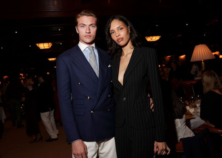 Lucky Blue Smith og Nara Smith hafa verið gift síðan 2020 og eiga fjögur börn saman.