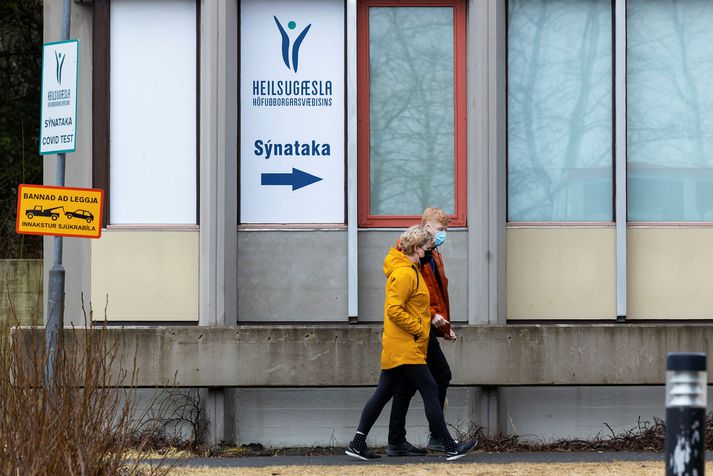Fimmtíu og fimm greindust smitaðir af veirunni í fyrradag.