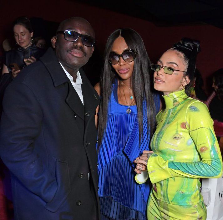 Edward Enninful, Naomi Campbell og Kehlani á tískuvikunni í London. Kehlani er í hönnun Hildar Yeoman.