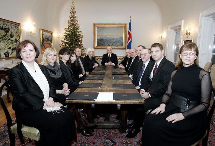 Ráðherrum verður fækkað úr tólf í níu um næstu áramót, verði frumvarp forsætisráðherra að lögum.
fréttablaðið/daníel