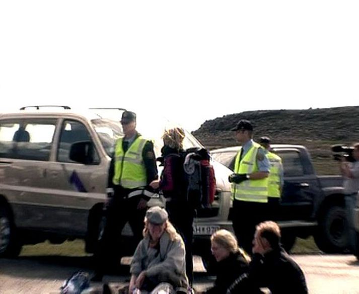 mótmæli við kárahnjúka eyjabakkasvæði mótmælendur lögregla
