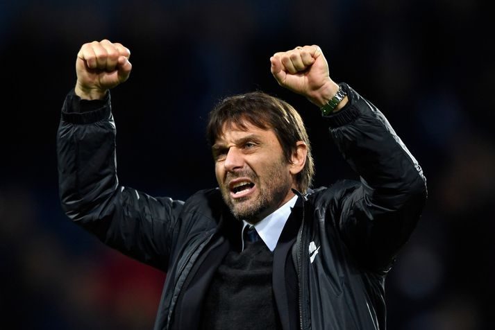 Antonio Conte gleymdi kannski að taka sig fyrir leik helgarinnar en hér fagnar hann góðum sigri Chelsea á West Bromwich Albion.