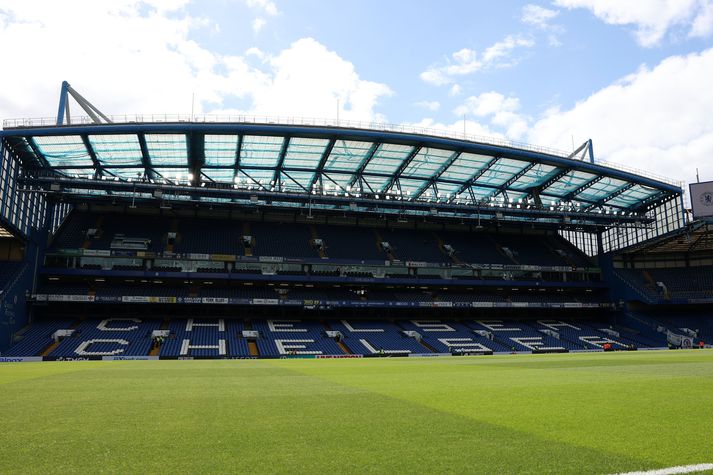 Stamford Bridge hefur verið heimavöllur Chelsea frá árinu 1905 en það er ekkert pláss á svæðinu til að stækka leikvanginn almennilega enda í miðju íbúðahverfi og rétt við lestarteina.