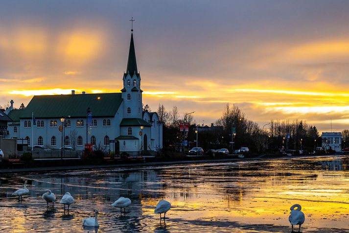 Sólin er lágt á lofti þessa dagana en það eru bjartari tímar framundan.