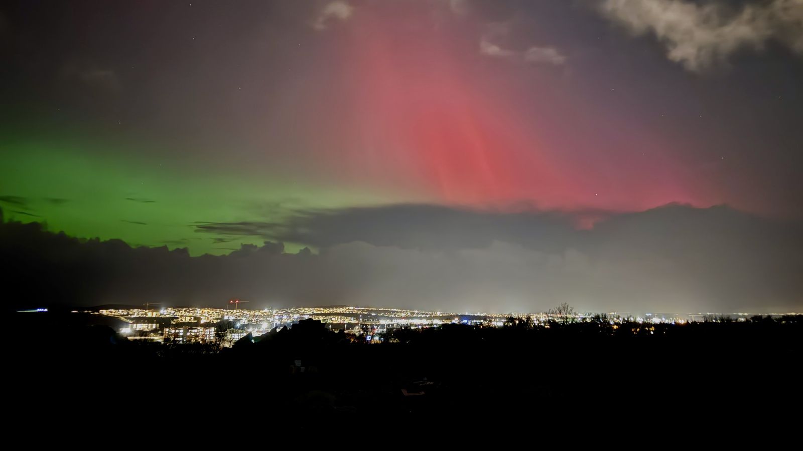 Rauð norður­ljós vegna kórónugoss