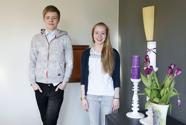 Þau Halldór Sörli og Júlía Sif eru tvíburar en fermdust hvort í sínu lagi. Hann í borgaralegri fermingu en hún í kirkju. 
