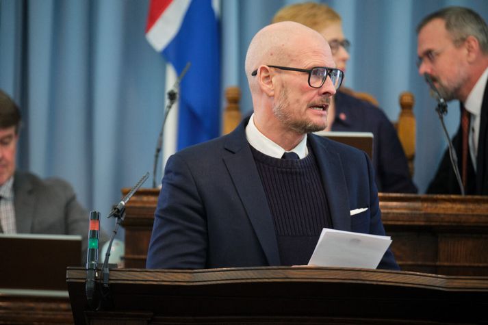 Stefán Van Stefánsson, þingmaður Framsóknar, á sæti í efnahags- og viðskiptanefnd Alþingis. 