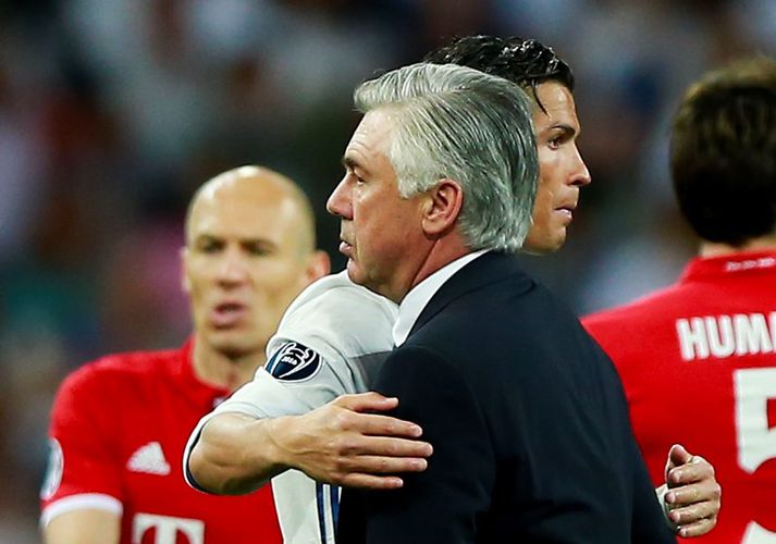 Ancelotti þakkar Ronaldo fyrir leikinn.