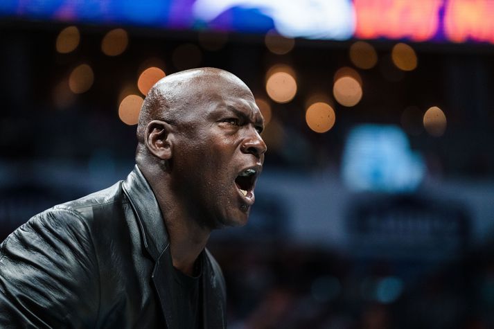 Michael Jordan sem eigandi er ekki sá sami og leikmaðurinn Michael Jordan. Hér öskrar hann á sína menn í Charlotte Hornets.