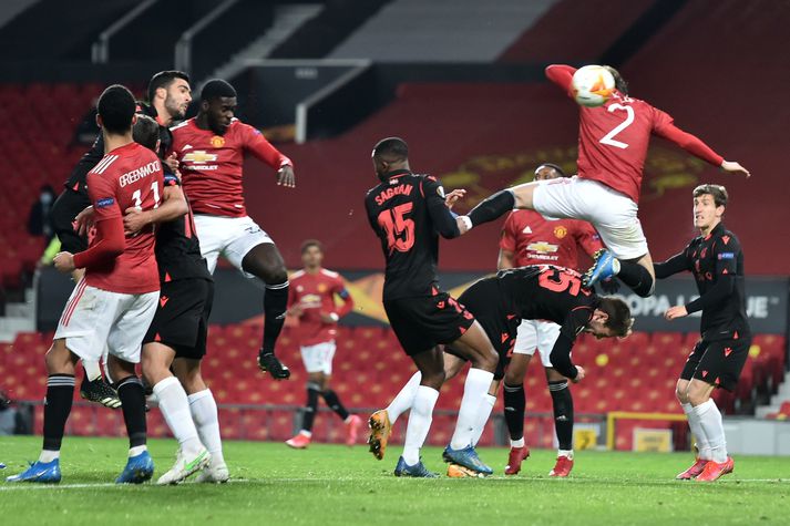 Tuanzebe hélt hann hefði komið Manchester United yfir en Victor Lindelöf sá til þess að staðan var markalaus.