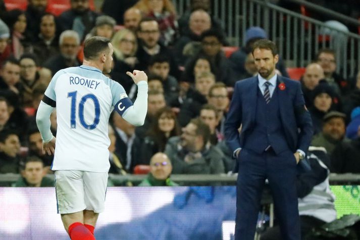 Wayne Rooney og Gareth Southgate.