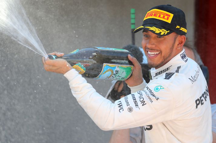 Lewis Hamilton fannst gaman að vinna keppnina á Spáni, sérstaklega eftir harða baráttu við Sebastian Vettel.