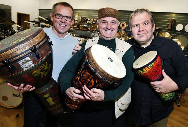 Karl Ágúst ásamt Arthur Hull og Steingrími Guðmundssyni. Karl stjórnar jólatrommuhring á laugardaginn og hvetur alla til að mæta.
fréttablaðið/stefán