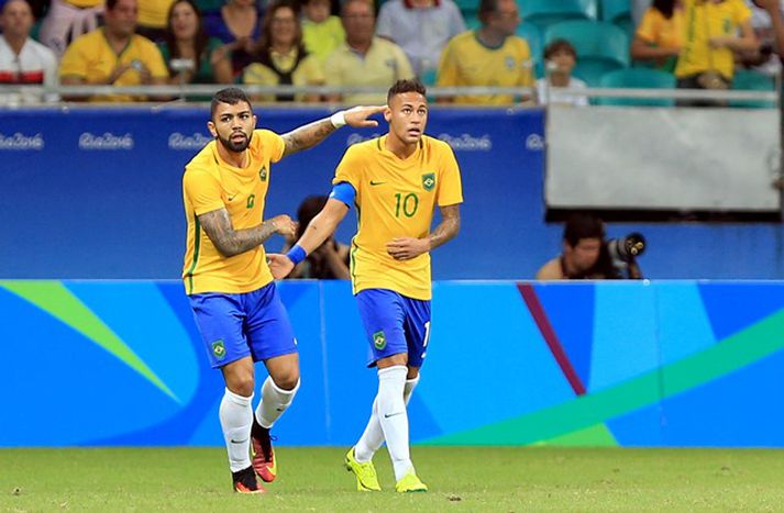 Gabriel Barbosa og Neymar höfðu ástæðu til að fagna gegn Dönum.