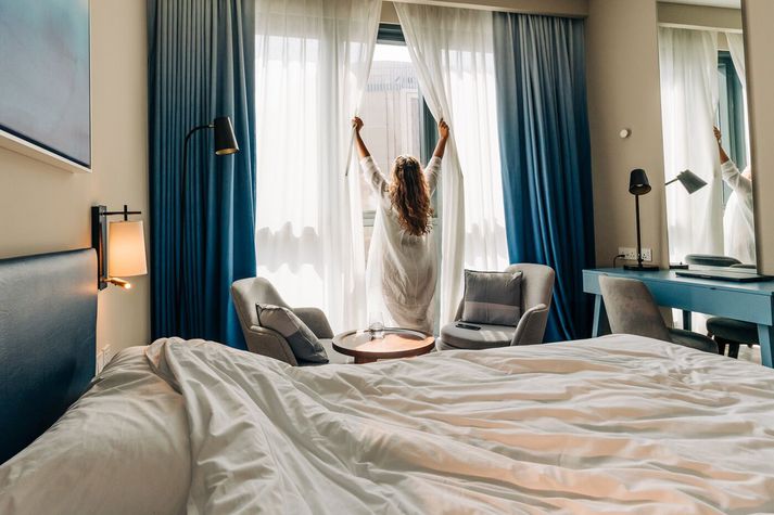 Njósnaklámiðnaðurinn í Kína virðist nokkuð umfangsmikill. Þar er hægt að fá aðgang að beinu streymi úr hótelherbergjum og myndböndum sem hafa verið klippt úr þeim streymum af fólki hafa mök, án þess að þau viti að verið sé að taka þau upp. Myndin tengist fréttinni ekki beint.