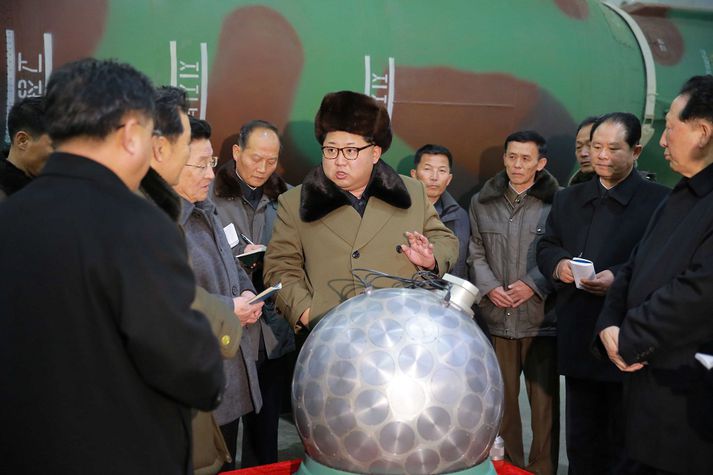 Kim Jong Un sagði í síðasta mánuði að þeim hefði tekist að gera kjarnorkuvopn sín mun minni.