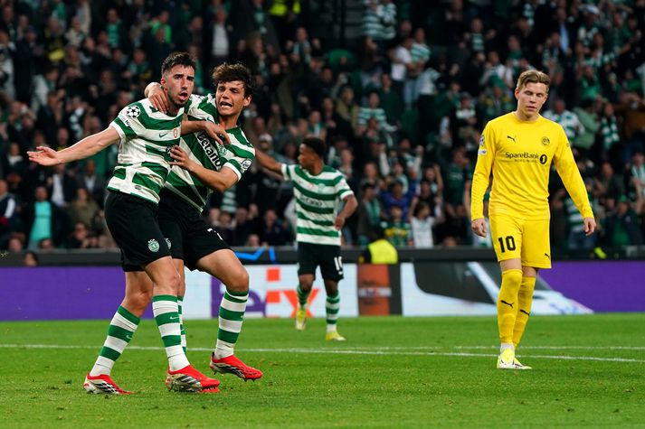 Goncalo Inacio fagnar hér fyrsta marki Sporting í leiknum í Portúgal í kvöld.