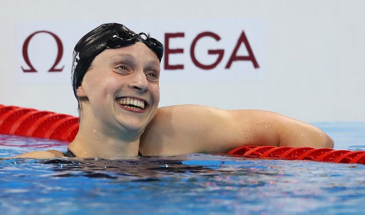 Katie Ledecky bregst við heimsmeti sínu í nótt.