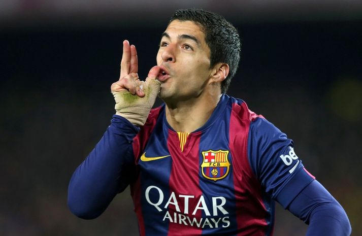 Luis Suarez fagnar í leik með Barcelona.