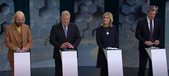 Sitt sýndist hverjum hver orsök stjórnarslitanna hefði verið.