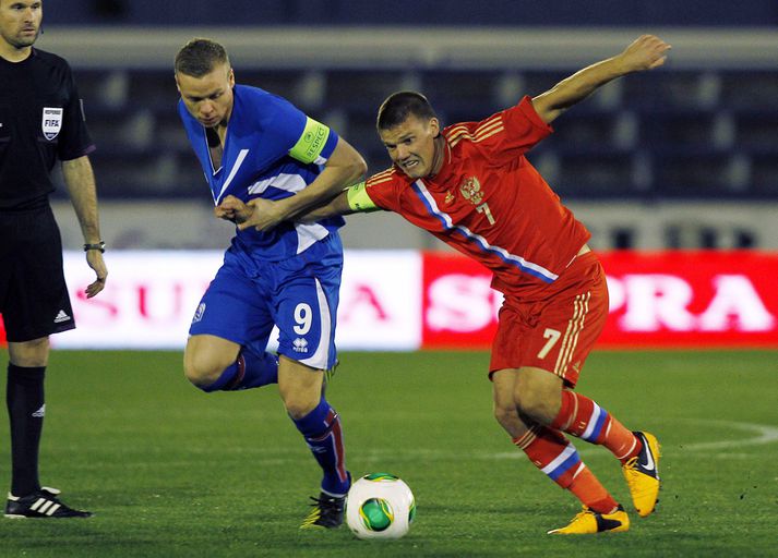 Kolbeinn í baráttu við Igor Denisov í kvöld.