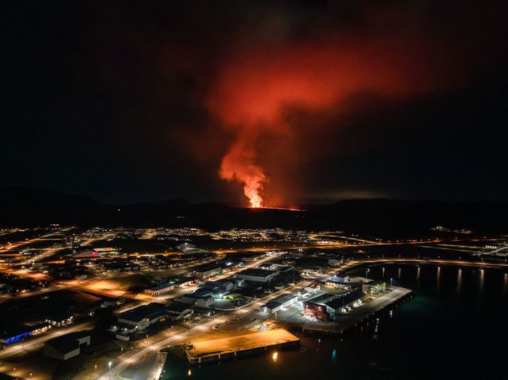 Enn er stöðugt hraunrennsli úr eldgosinu en virknin hefur minnkað síðustu daga. 