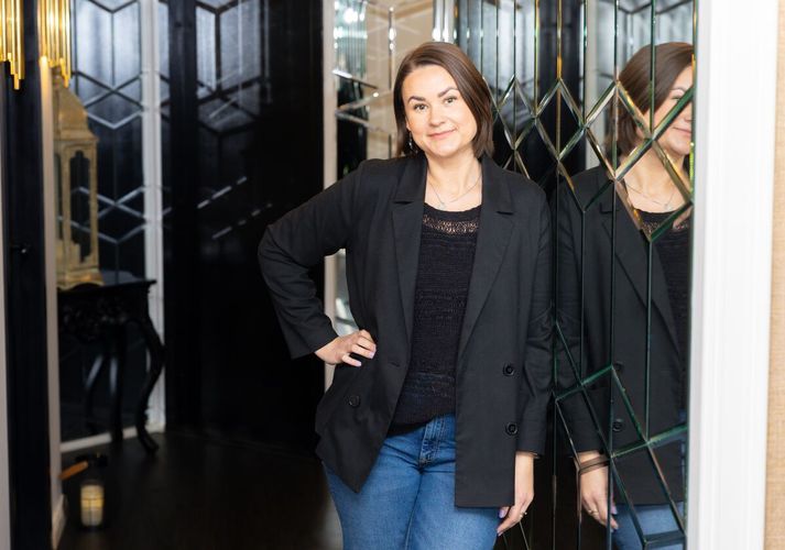 Flóra Guðlaugsdóttir glímdi í mörg ár við óútskýrða verki sem hún fékk engin svör við af hverju þeir stöfuðu. Það var ekki fyrr en hún hóf SILK Lipomassage-meðferðina hjá heilsuklíníkinni The House of Beauty að hún fór að finna betri líðan í líkamanum.