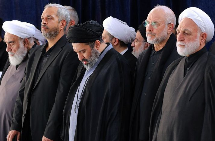 Mohammad Bagher Ghalibaf, aðal samningamaður Írana, segir Írani nú í „tilvistarlegu“ stríði við Bandaríkin. Myndin er tekin við útför Ali Khamenei. Ghalibaf er annar frá hægri.