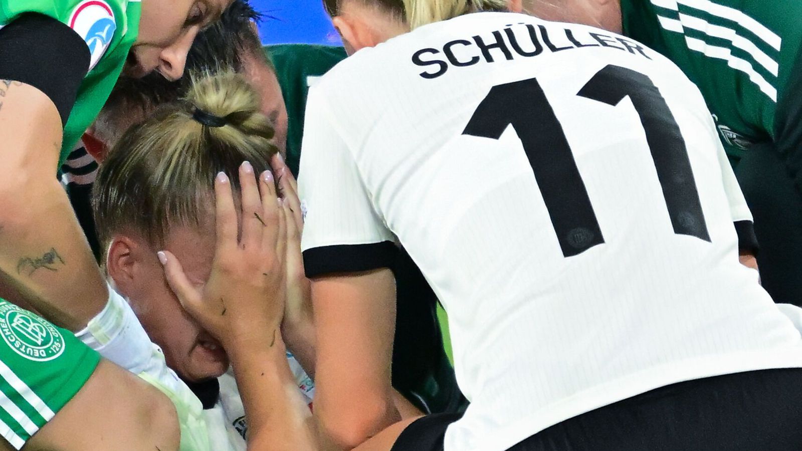 „Ráðafólk fót­boltans verður að hlusta á á­hyggjur kvenna“