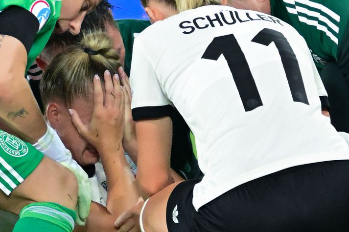 Þýska landsliðskonan Giulia Gwinn meiddist á hné á Evrópumótinu í Sviss síðasta sumar.