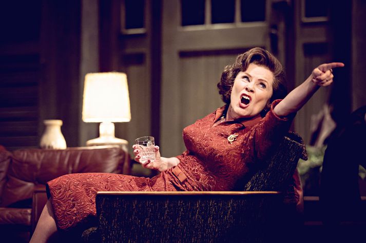 Imelda Staunton í hlutverki sínu í Who's Afraid of Virginia Woolf.