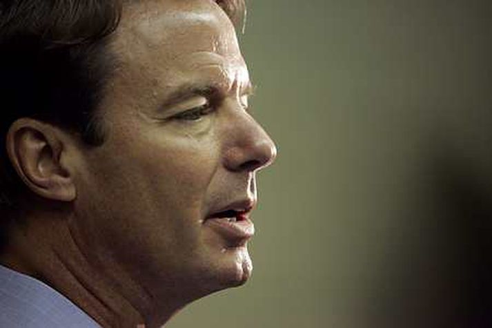 John Edwards á undir högg að sækja.