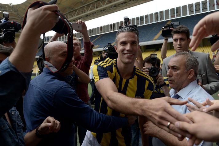 Það var vel tekið á móti Robin van Persie í Tyrklandi.