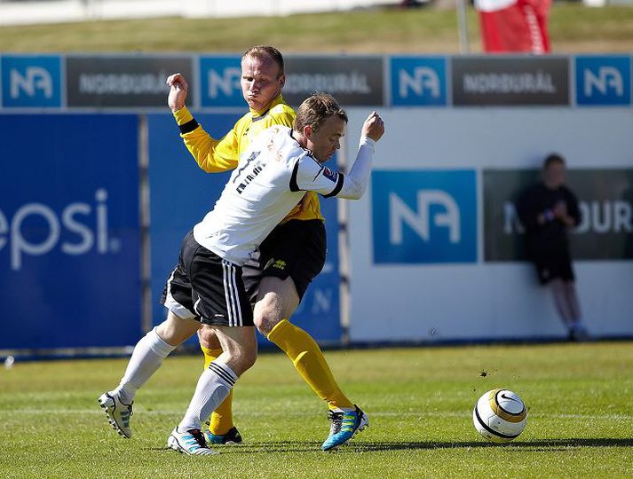 Atli Guðnason var frábær með FH-liðinu í sumar. en hér sést hann í leik á móti íA á Akranesi.