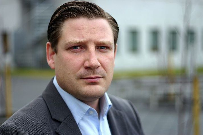 Ársæll Valfells Lektor við viðskiptafræðideild Háskóla Íslands aðstoðaði við að koma trúnaðargögnum um alþingismann í hendur óviðkomandi.