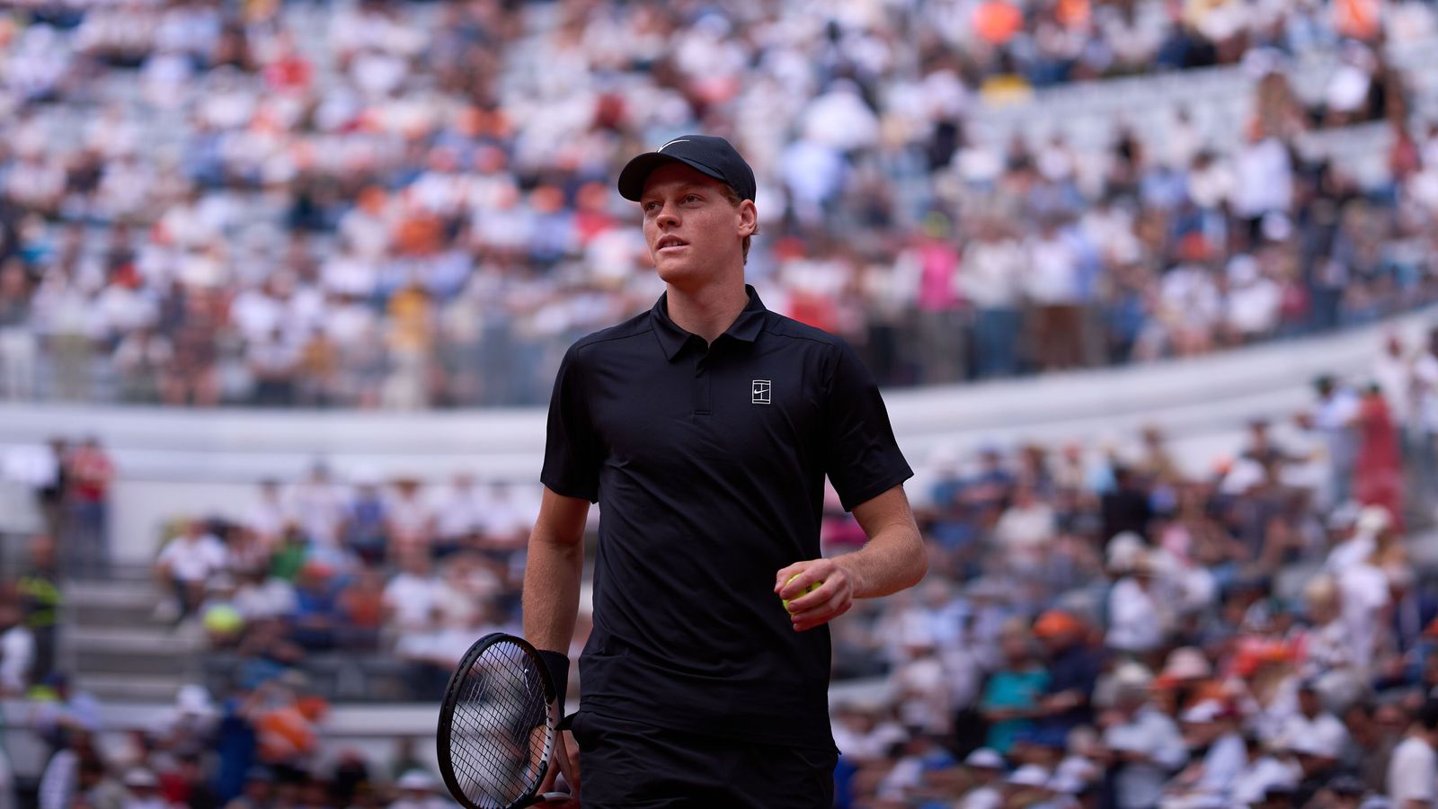 Ó­stöðvandi Sinner sló met Djokovic