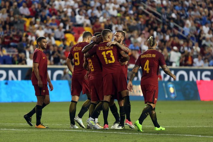 Roma fagnar marki.