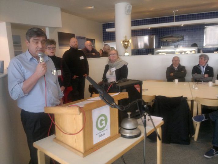 Guðmundur Franklín Jónsson, formaður Hægri grænna, býður fólk velkomið.