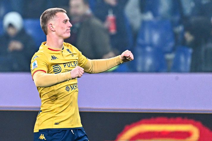 Albert Guðmundsson og félagar í Genoa mæta Sassuolo í ítalska boltanum í dag.