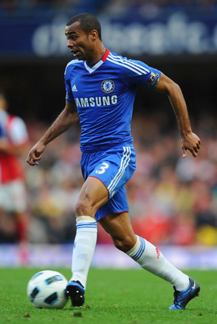 Ashley Cole í leik með Chelsea.