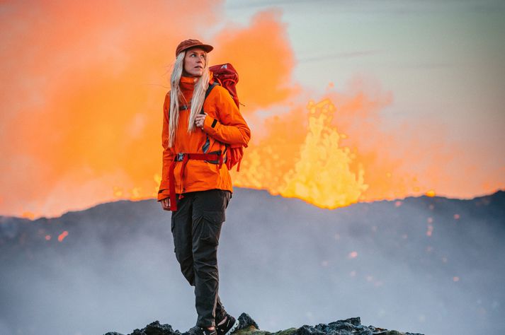 Ása er þrælvön þegar kemur að því að ganga að og mynda gos en segir upplifunina í þetta skipti ólíka fyrri gosum hér á landi.